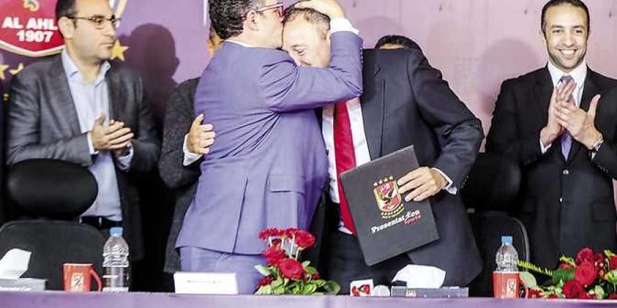أخبار الأهلي :ملابس داخلية حمراء وقبله لرئيس الأهلي تتسببب في فسخ الزمالك