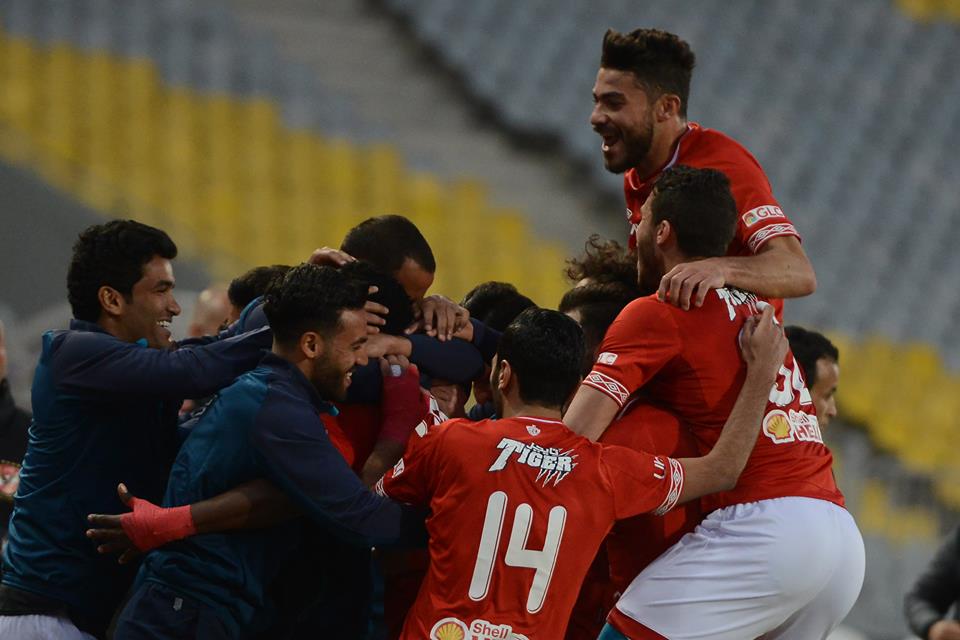 الأهلي نيوز : مهاجم الأهلي يشكو التجاهل .. وتعرف على سر ظهور الأحمر بملابس سبورتا بالتدريبات