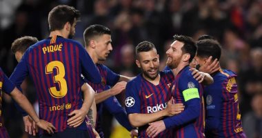 برشلونة ضيفا ثقيلا على بيتيس في محاولة لحسم صدارة الدوري الإسباني