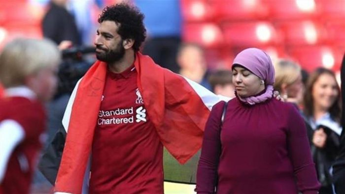 أم مكة لن تشجع محمد صلاح من الاستاد غدا .. ستدعمة تليفونيا