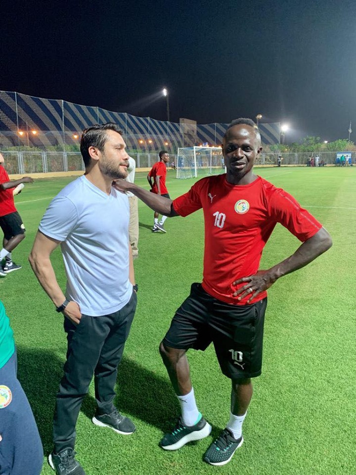 ساديو ماني يظهر للمرة الأولي بقميص بايرن ميونخ : الصور