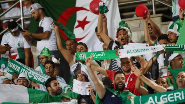 أمم أفريقيا : توافد جماهير الجزائر على ستاد القاهرة.. وعلم مصر “بطل المشهد”
