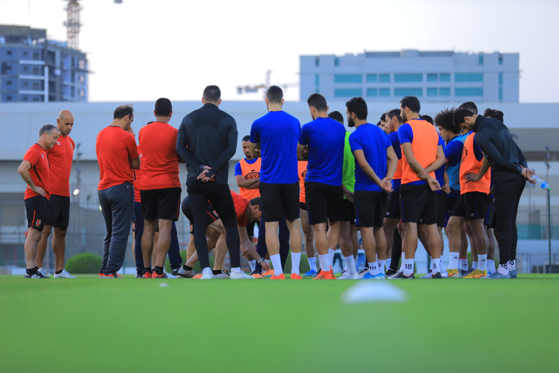الأهلي اليوم : الأهلي “كامل العدد” قبل مواجهة الجونة.. وتدريبات ترفيهية واستشفائية