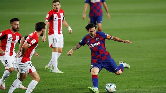 برشلونة يحتفل بعيد ميلاد ميسى الـ33:لاعب فريد من نوعه