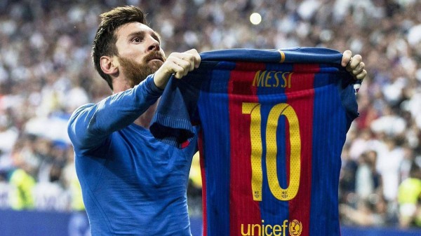 برشلونة يحتفي ببقاء ميسي..متجاهلا وصفه لإدارة بارتوميو بـ”الكارثية”