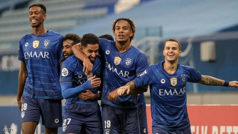 الهلال يقترب من صفقة عالمية جديدة.. مدافع برازيلي غير متوقع