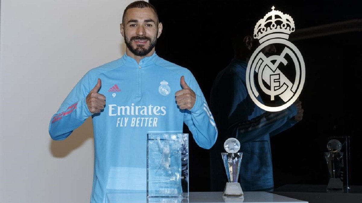 كريم بنزيما أول لاعب يقهر ميسي ورونالدو ليفوز بجائزة أفضل لاعب في الليجا