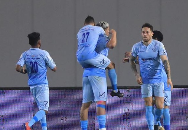 الباطن يعمق آلام الهلال ويفوز بهدف نظيف في الدوري السعودي