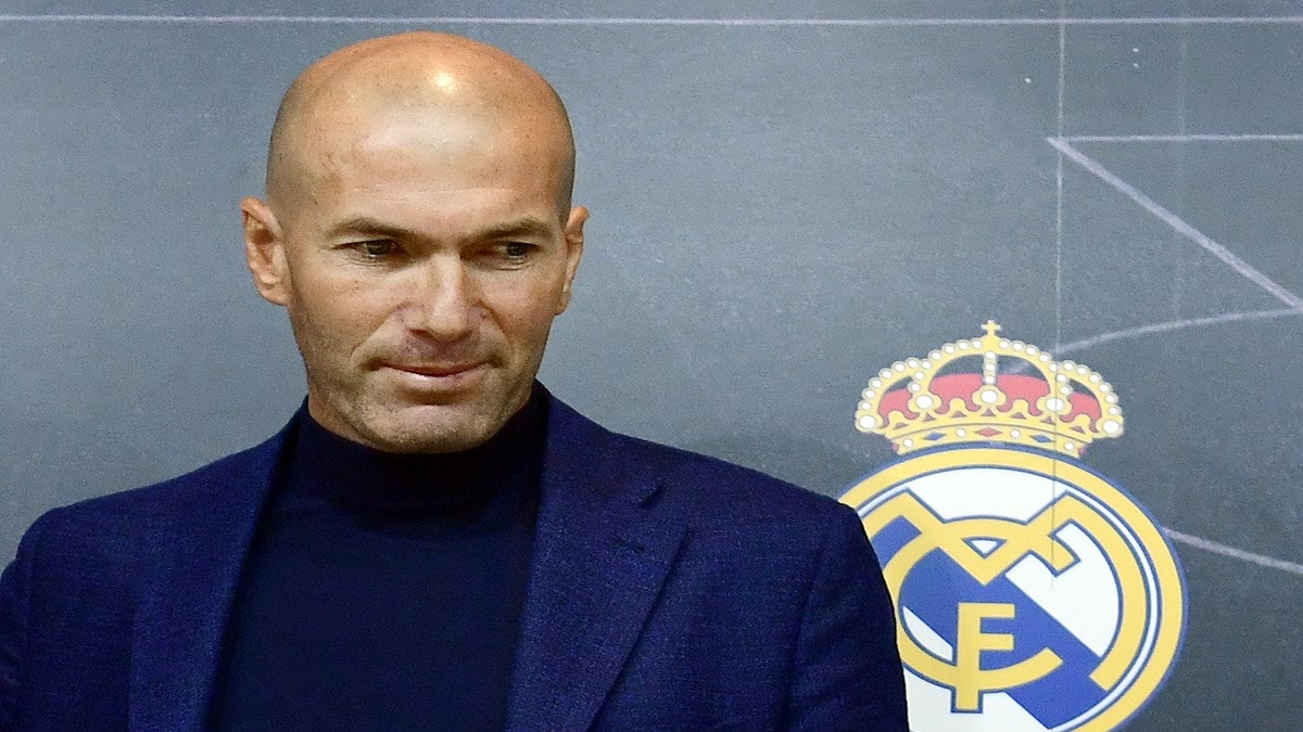 زيدان في رد فعل مفاجيء بعد اصطدام ريال مدريد بليفربول في دوري الأبطال