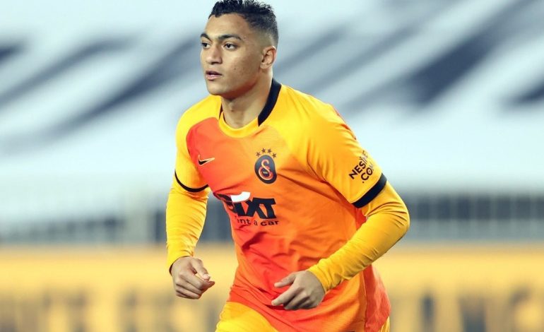 مصطفى محمد مكتئب ويأمل بتتدخل السلطات للحاق بالمنتخب بعد سرقته