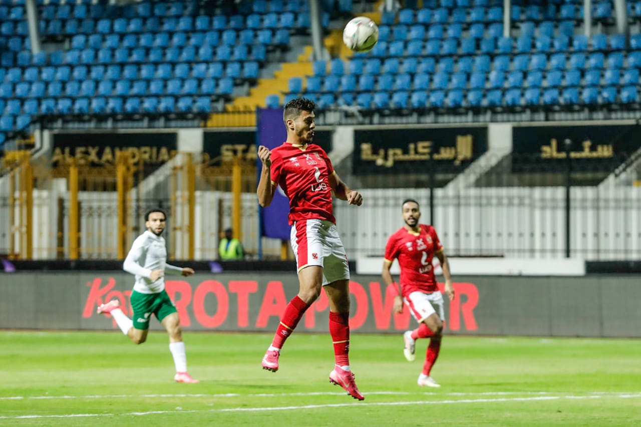 أخبار الأهلي : مفاجأة .. نجم الزمالك وراء انتقال محمد شريف للنادي الأهلي