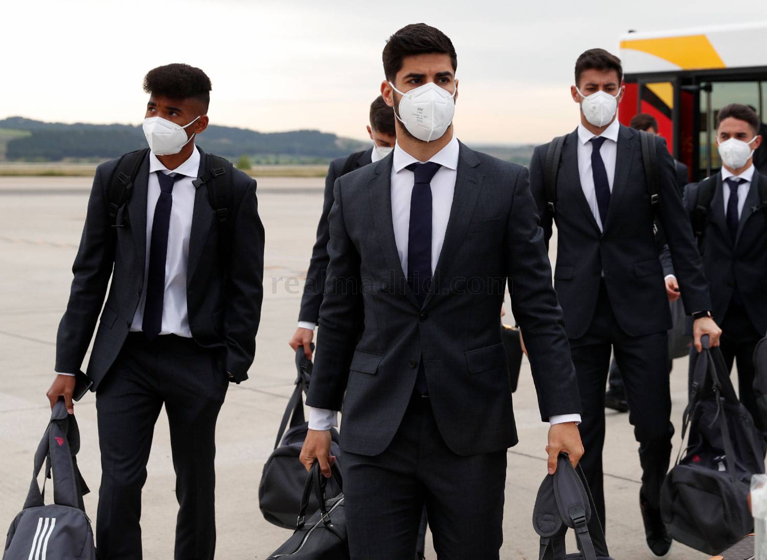 ريال مدريد يتوجه إلى إنجلترا لمواجهة ليفربول فى دوري أبطال أوروبا(فيديو)