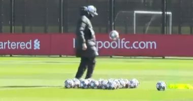 كلوب يظهر مهاراته الخاصة فى تدريبات ليفربول استعدادا لمواجهة ريال مدريد(فيديو)