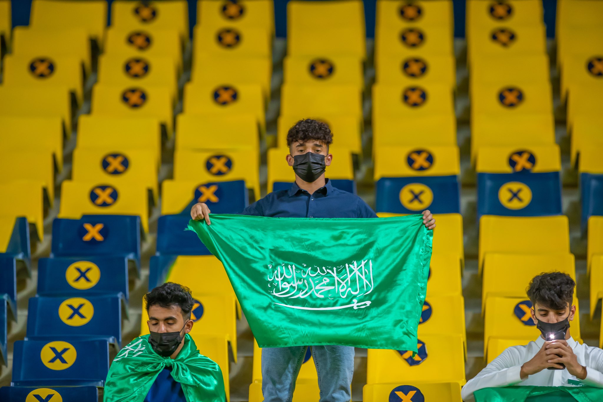 المنتخب السعودي يهزم اليمن بثلاثية ويعزز صدارته بتصفيات كأس العالم(فيديو)