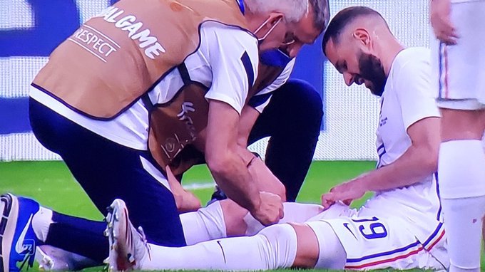 بنزيما يتعرض للإصابة فى تفوق فرنسا على بلغاريا بالشوط الأول (فيديو)
