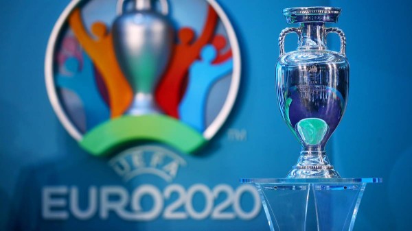 رئيس “يويفا” ينتقد طريقة استقطاب الأندية السعودية للاعبين سنة 2023