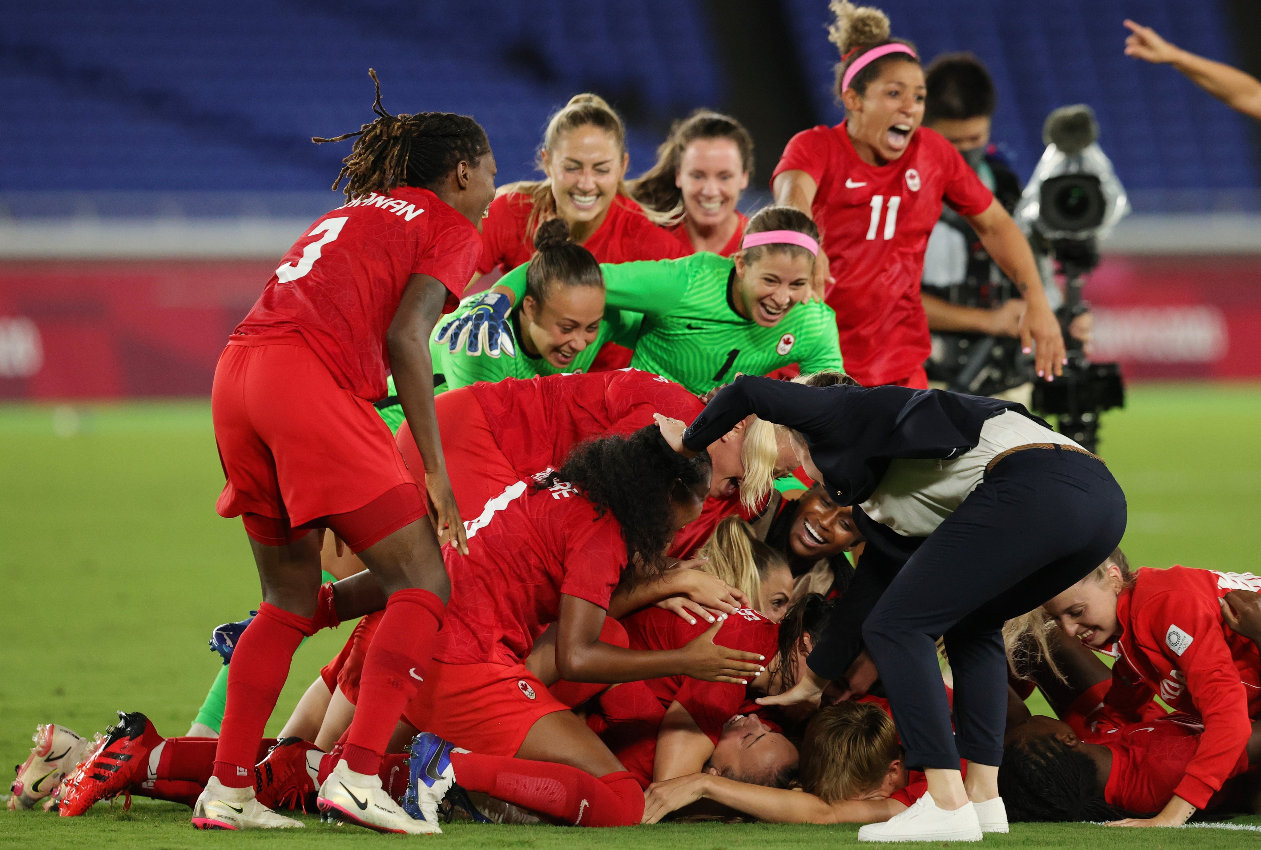 طوكيو 2020 .. منتخب كندا للسيدات يحرز الميدالية الذهبية في كرة القدم للمرة الأولى بتاريخه