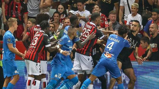 الدوري الفرنسي .. تحديد موعد إعادة مباراة نيس ومارسيليا بعد إيقافها لعنف جماهيري
