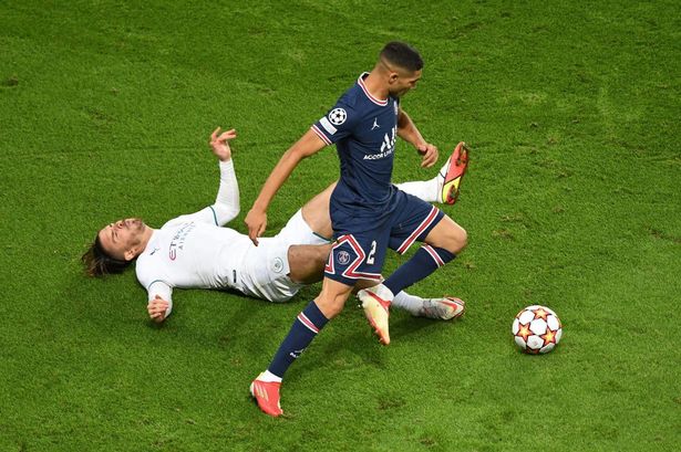 شاهد .. المغربي حكيمي يسخر من جناح مان سيتي بعد تفوقه عليه في دوري الأبطال (صورة)