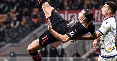 إبراهيموفيتش يحتفى بالعودة للملاعب بصورة: “أنت تمشى وأنا أطير”