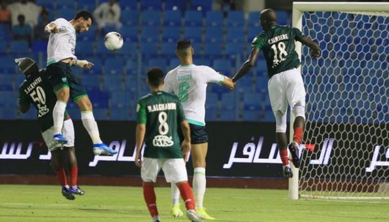 الأهلي يحقق أول فوز في الدوري السعودي برباعية ضد الاتفاق بمشاركة النقاز