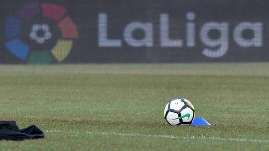 الليجا .. كومان يحسم موقف أجويرو من مباراة برشلونة ضد فالنسيا