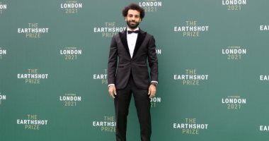 مايكل أوين: محمد صلاح لن يرحل عن ليفربول