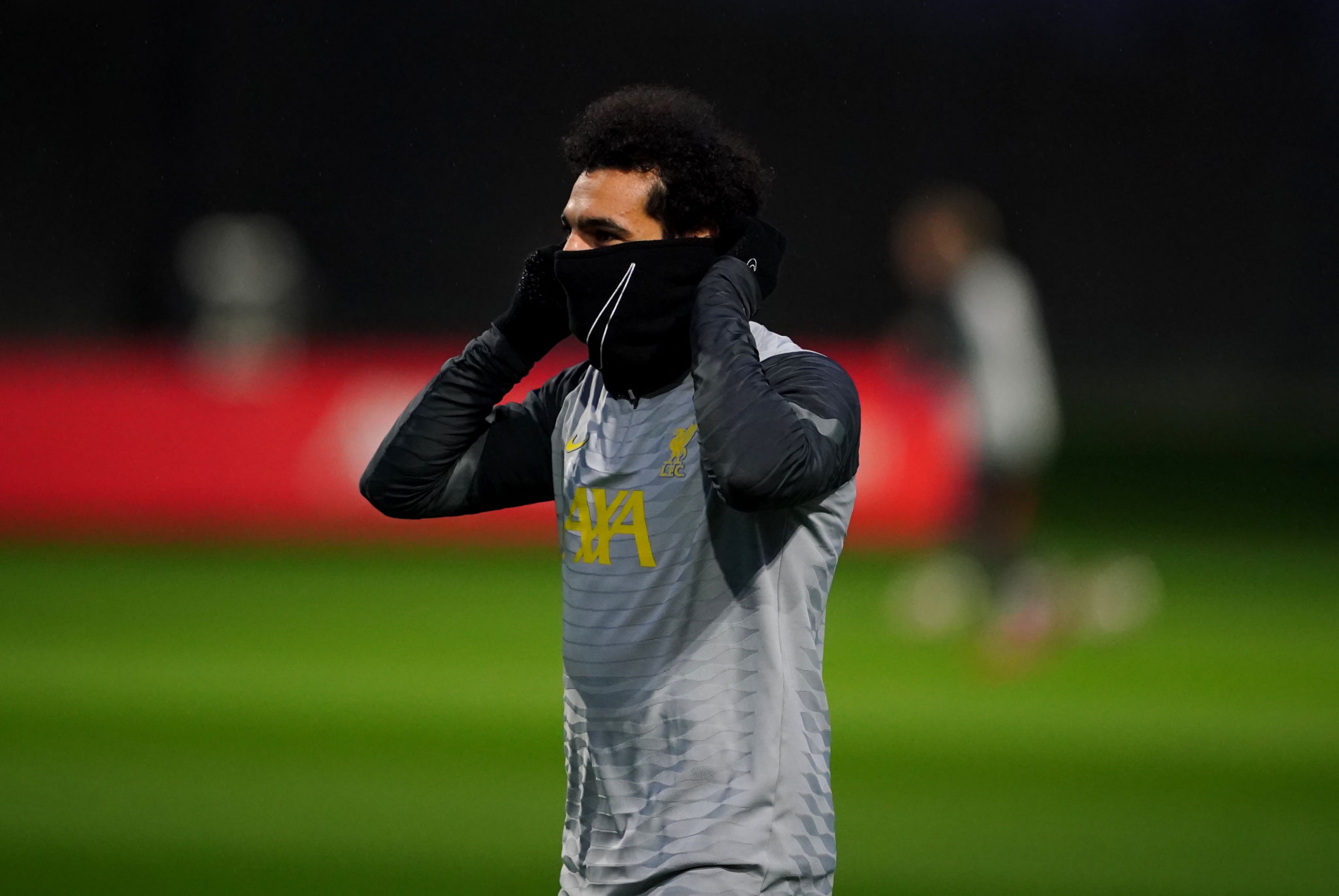 أسطورة الكاميرون يصدم محمد صلاح : فوزة بجائزة الكرة الذهبية صعب لسببين