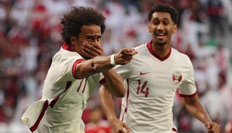 شاهد .. صراع بين تقنيتي الـ”VAR” و”عين الصقر” ينتهي بتأهل قطر (فيديو)