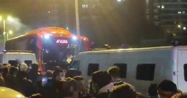 شاهد .. حافلة أتلتيكو مدريد تتعرض لهجوم من جماهير ريال سوسيداد(فيديو)