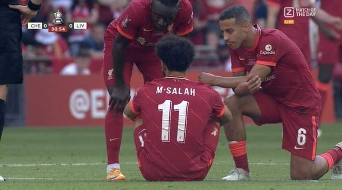 لحظة اصابة محمد صلاح اليوم امام تشيلسي صدمة يورجن كلوب : فيديو