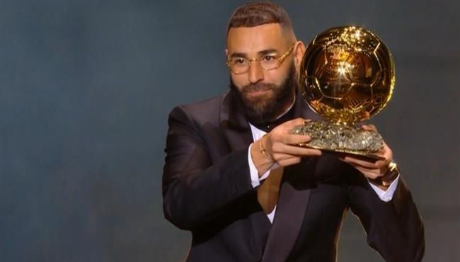 كريم بنزيما يحصل على البالون دور .. . كورتوا أفضل حارس . بابلو جافي افضل لاعب شاب من الفرانس فوتبول وساديو ماني يحصل على جائزة سقراط .ليفاندوسكي يفوز بهذه الجائزة
