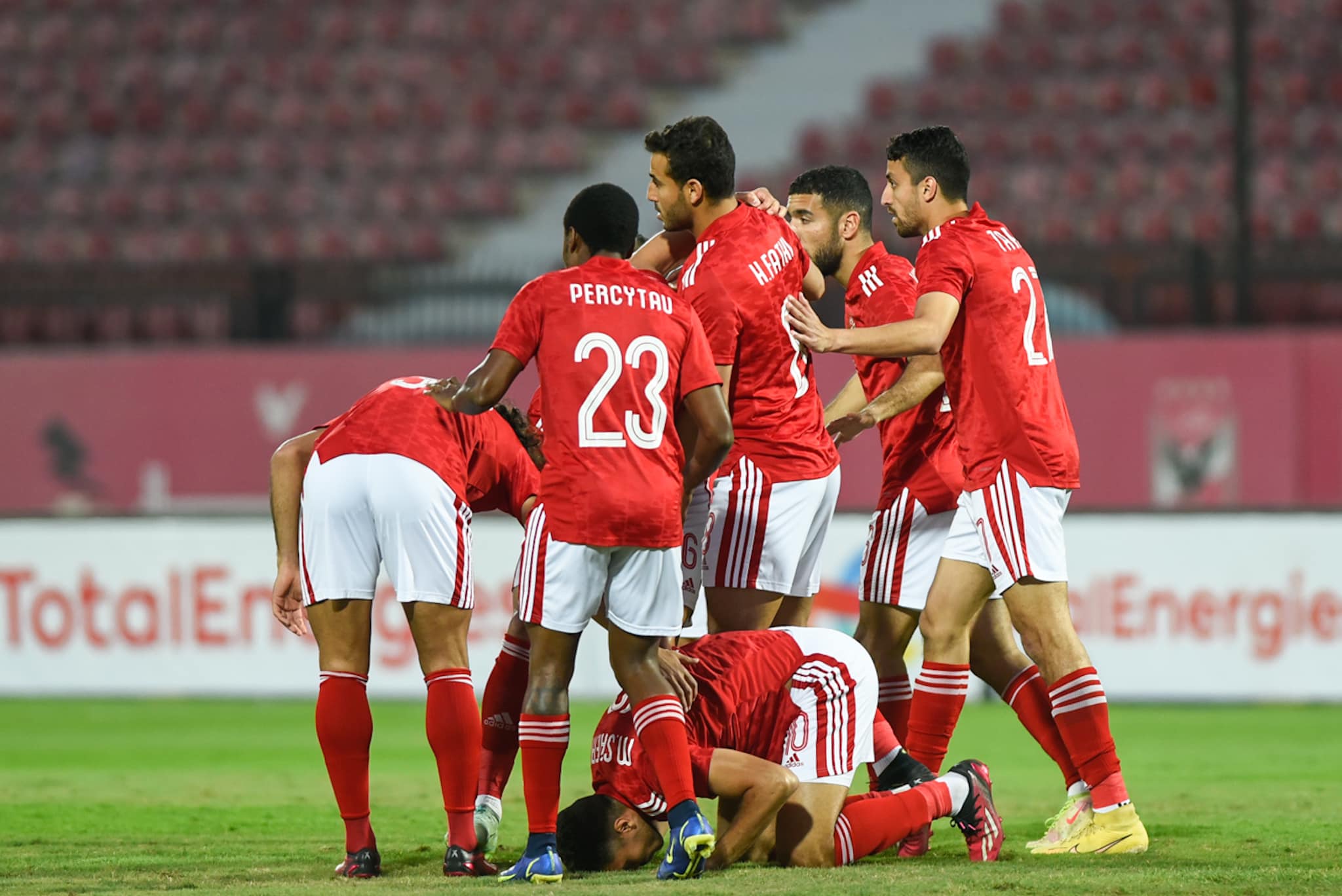 أخبار الأهلي : برنامج غذائي خاص للاعبي الأهلي خلال رحلتي جنوب أفريقيا والكاميرون