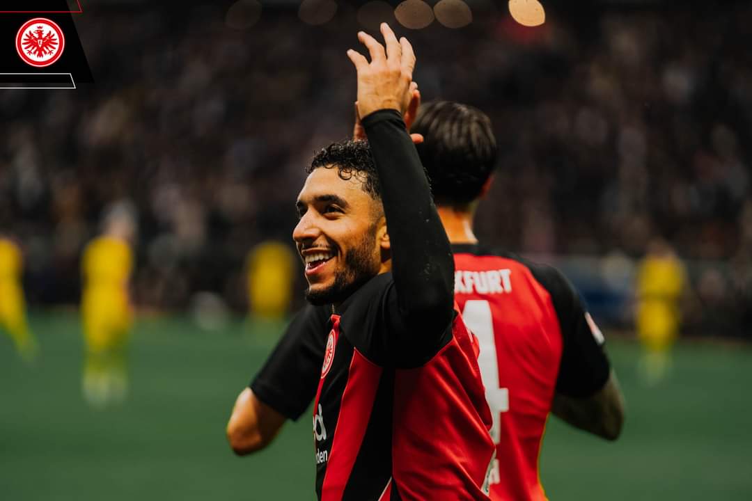 مرموش يتوهج ويسجل هدفين في تعادل آينتراخت أمام بروسيا دورتموند