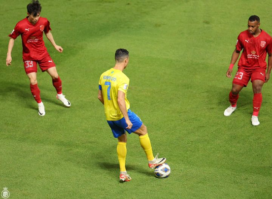 النصر يستعيد رونالدو بفوز مثير على الخليج في دوري روشن السعودي