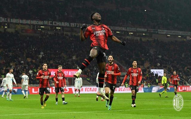 ميلان يفوز على فينسيا 4-0 في الدوري الإيطالي