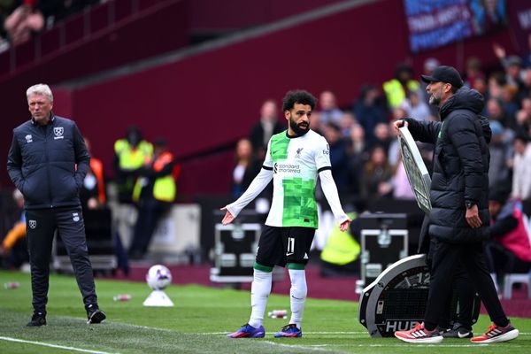 ليفربول يوصل نزيف النقاط ويبتعد عن المنافسة علي لقب البريميرليج بتعادل 2-2 مع وست_هام … محمد صلاح يدخل في مشادة كلامية مع يورجن كلوب بلقاء ليفربول ضد وست هام