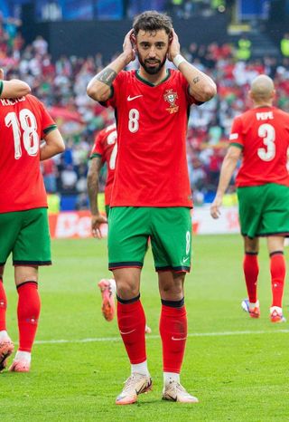 منتخب البرتغال يتأهل بالصدارة إلى ثمن النهائي بعد الفوز على تركيا (3-0)،