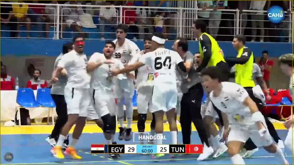 ملوك اللعبة .. منتخب مصر للشباب لكرة اليـــد يتـــــــــــــــوج بـ بطـــولة أمم إفريقيا على حساب تونس ويتأهل إلى كأس العالم