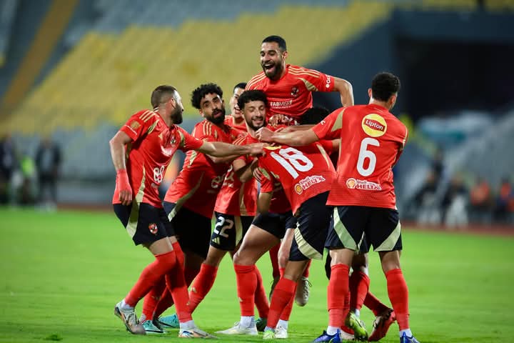 الأهلي يفوز علي المصري البورسعيدي بهدفين نظيفين في الدوري المصري