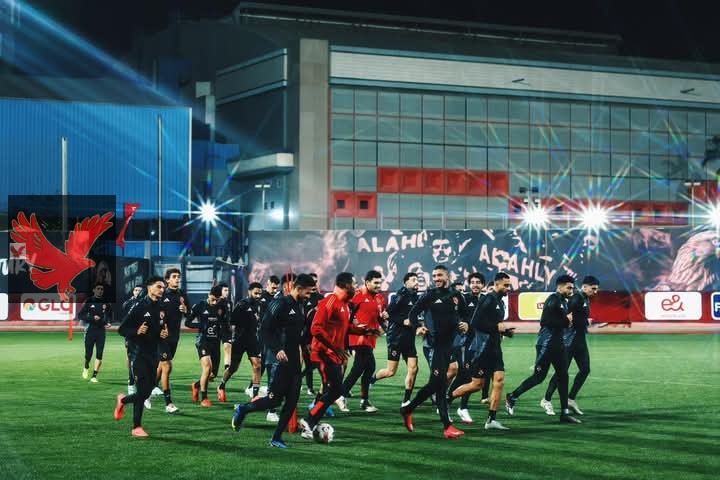 الأهلي يفرض عقوبات على اللاعبين حال التفريط بالفوز علي الزمالك في القمة