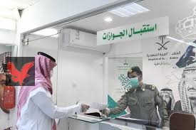 الترحيل إجباري: السعودية تمنع تجديد الإقامة… شوف الجنسية المتضررة وأسباب القرار!