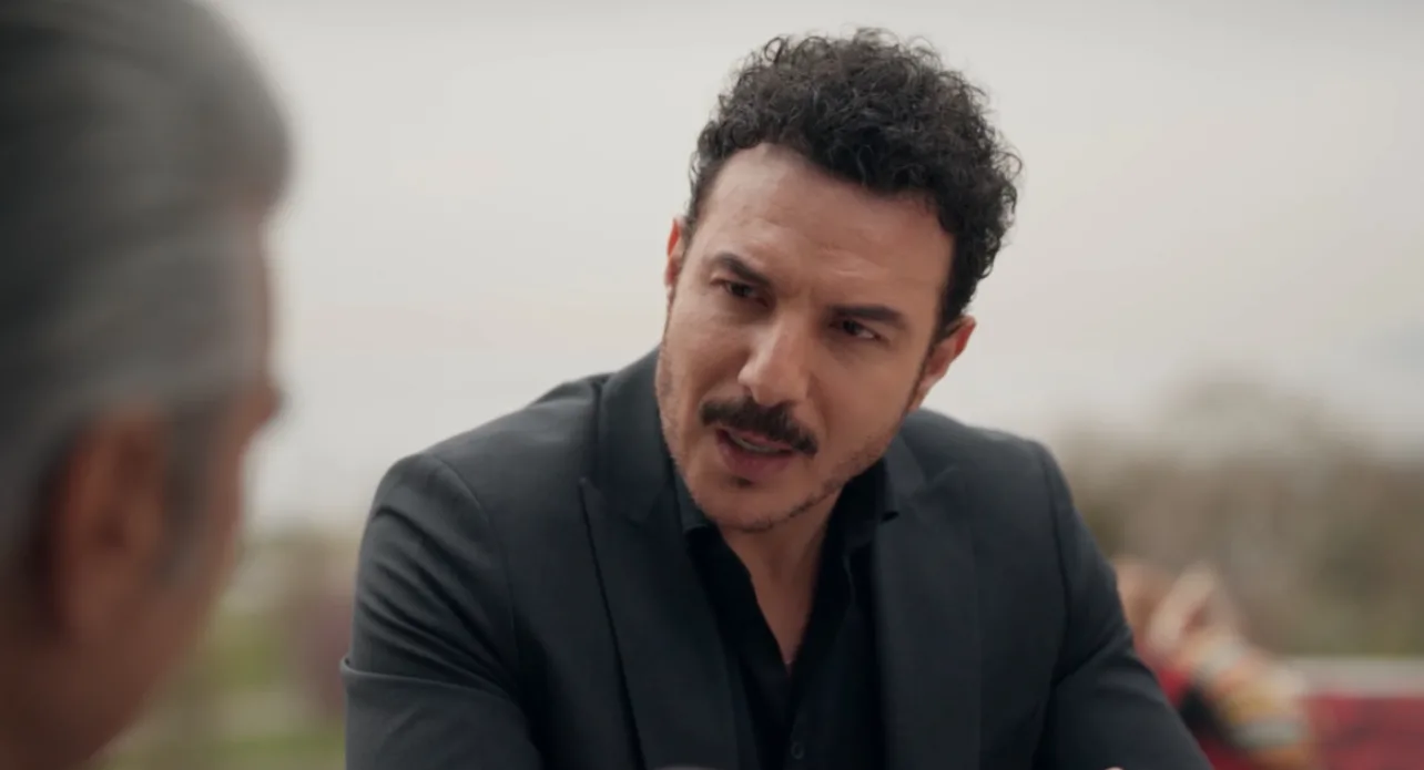 هل يقع عزت في المصيدة؟.. لعبة الصور في الحلقة 68 من مسلسل آسر